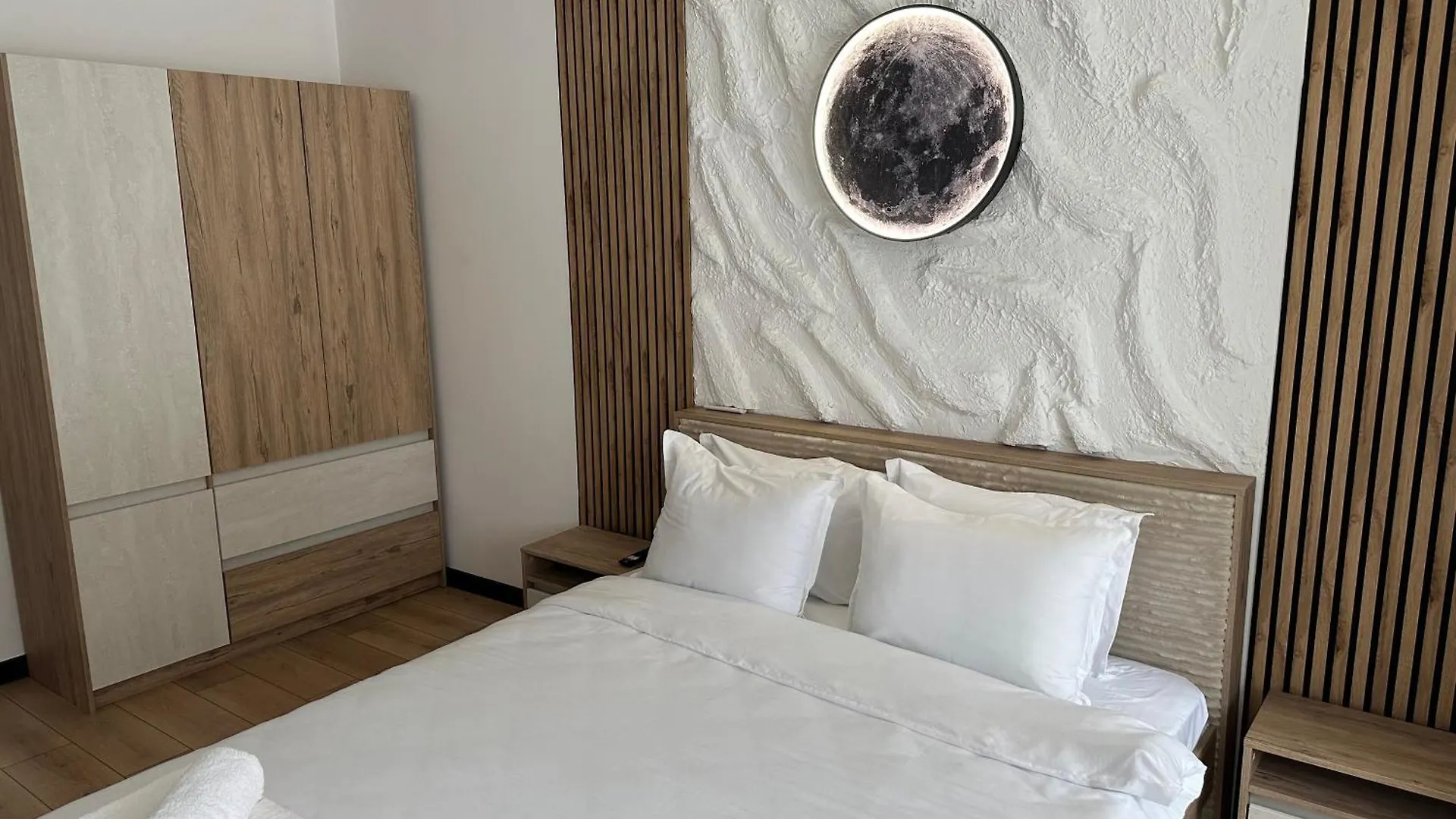 Monarx Suites 1113 バンスコ